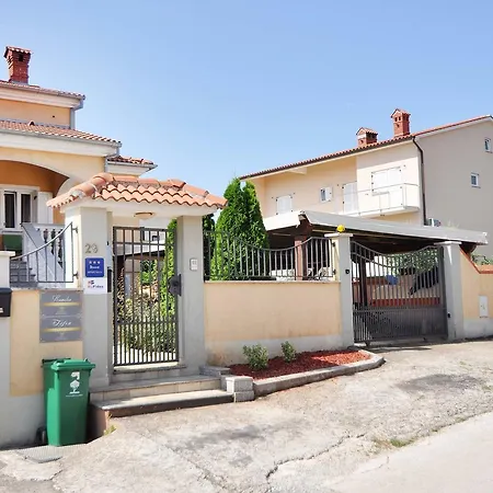 Suitable Summer Apartman Pula