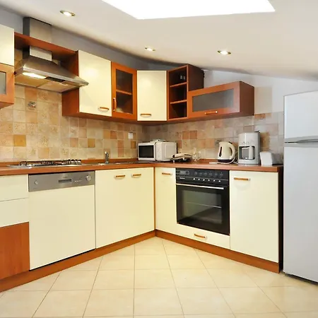 Suitable Summer * Pula