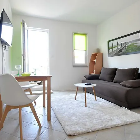 Suitable Summer * Pula