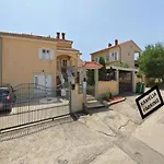 Suitable Summer Apartman