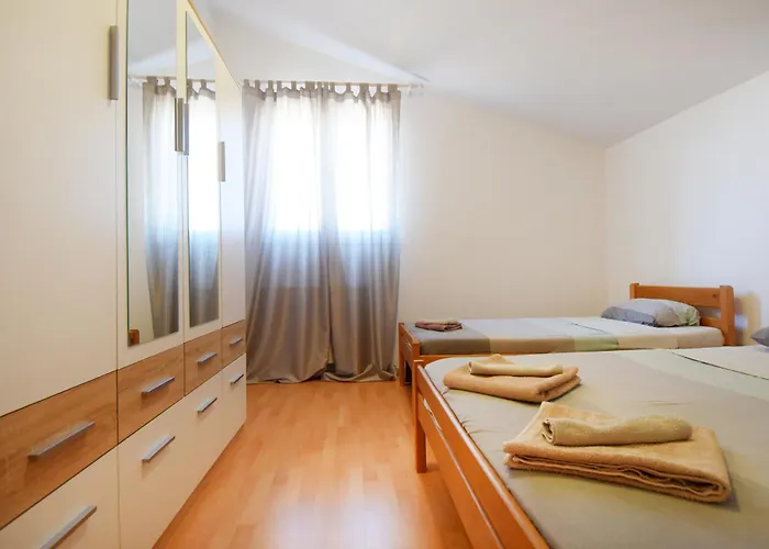 Suitable Summer Póla