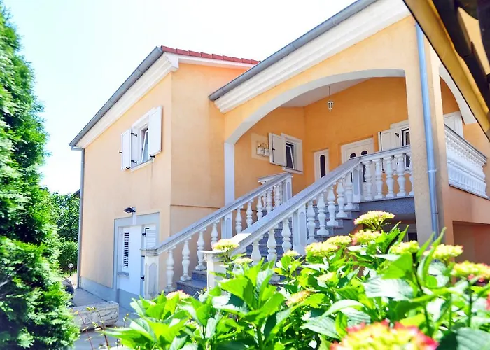 Suitable Summer Apartman Pula