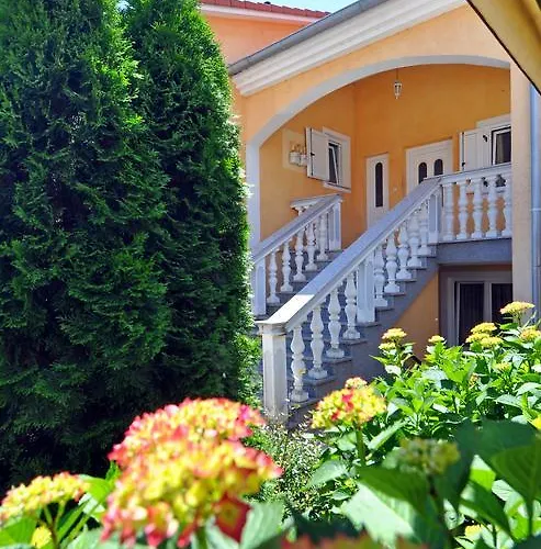 Suitable Summer Apartman *