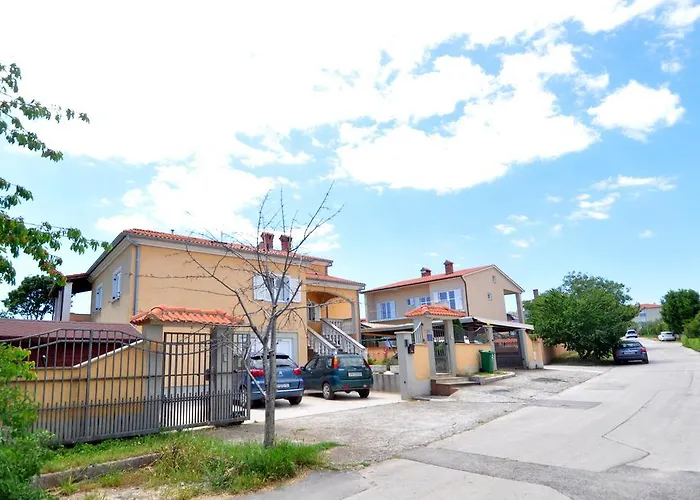 Suitable Summer Apartman *