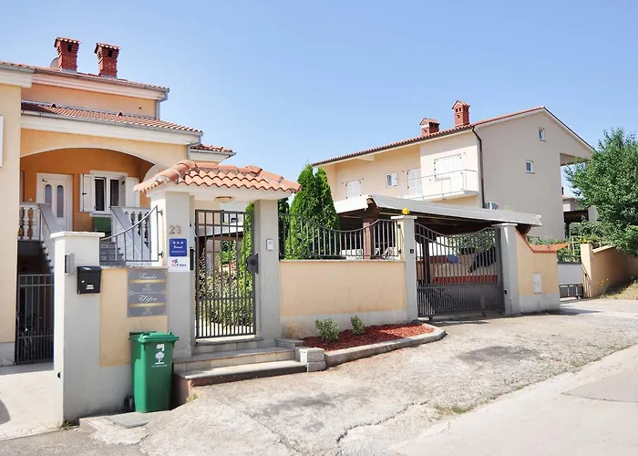 Suitable Summer Apartman Pula