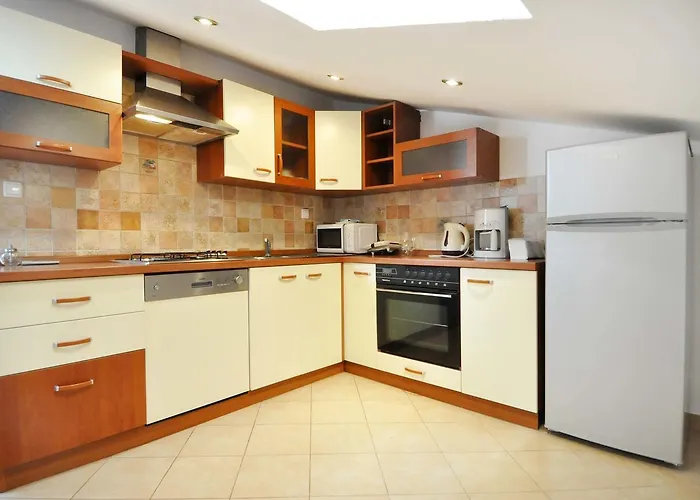 Suitable Summer * Póla