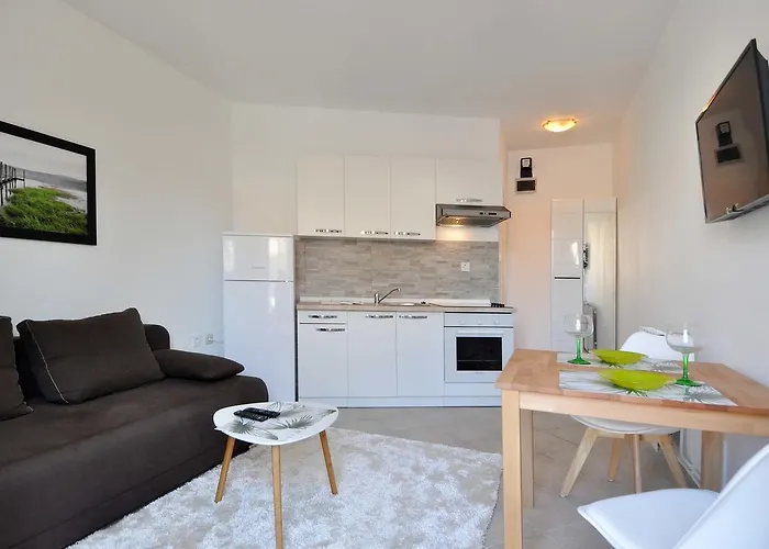 Suitable Summer * Póla