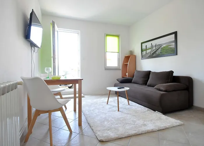 Suitable Summer * Póla