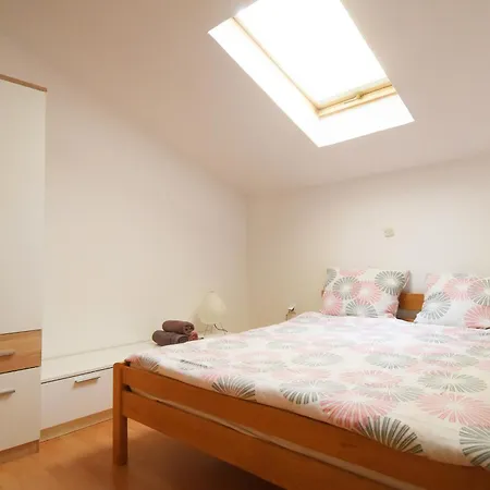 Suitable Summer Daire *