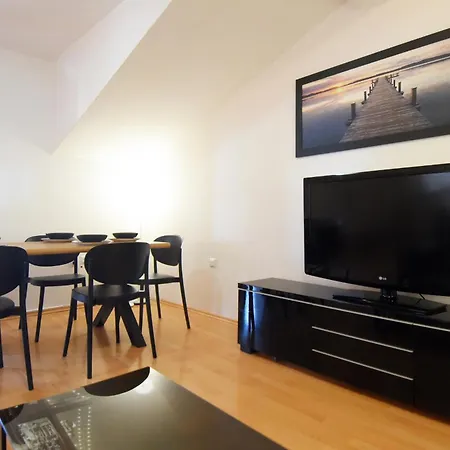 Suitable Summer Pula