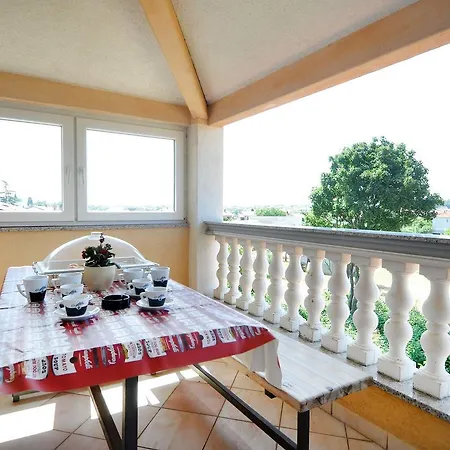 Suitable Summer * Pula